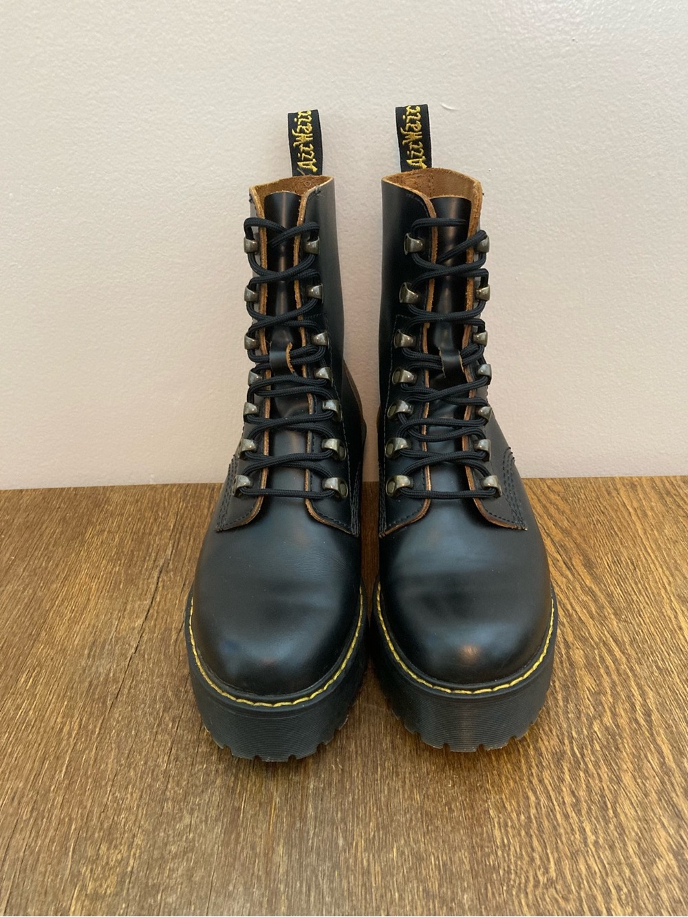 Dr Martens Leona Smooth Black Leather Platform Boots Women’s Size 8 - Picture 3 of 12